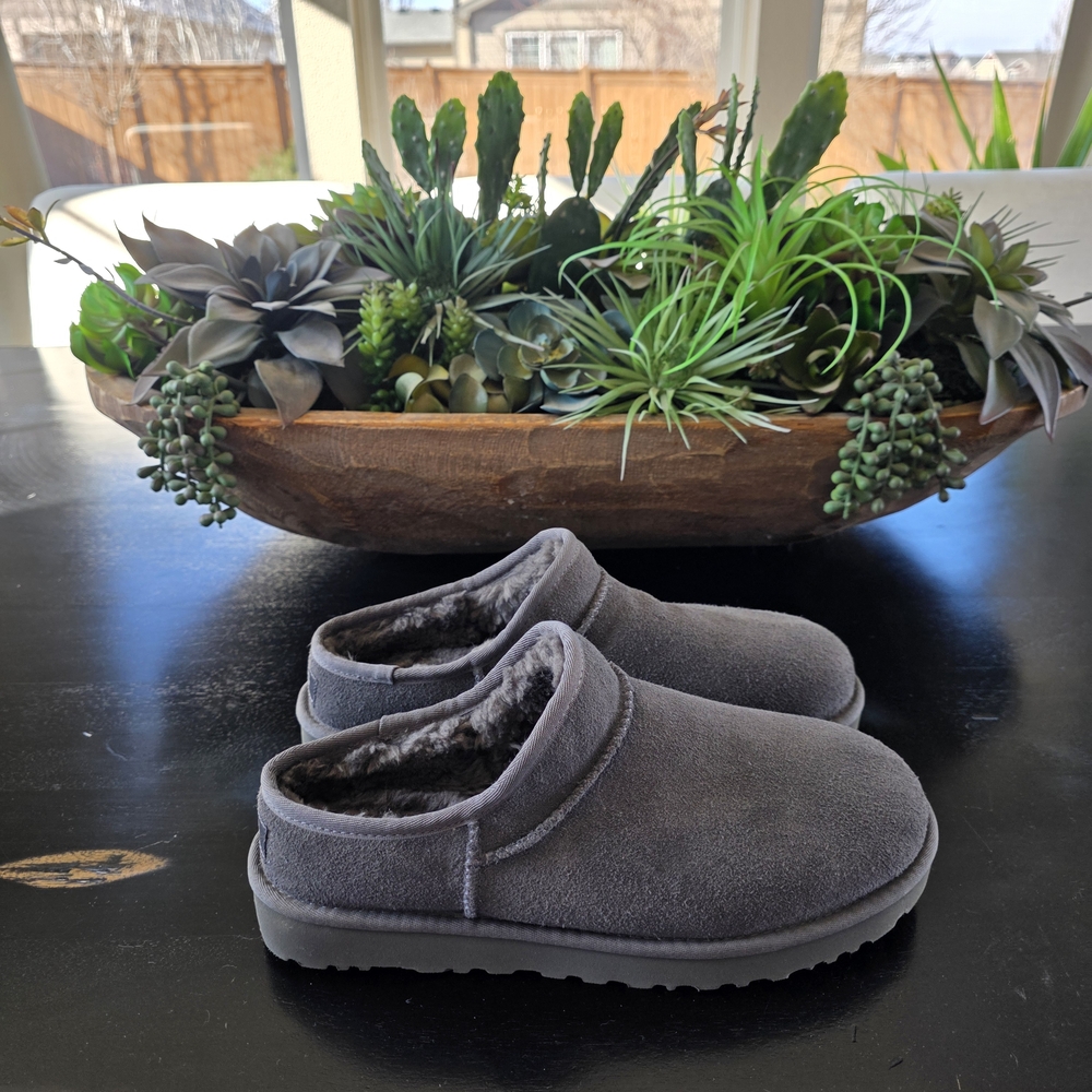 NEW Mens UGG Charcoal Plush Slippers. Never Worn!